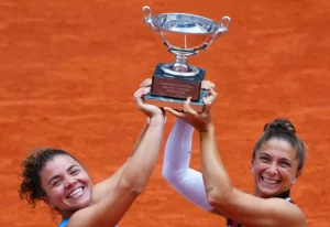 Jasmine-Paolini-e-Sara-Errani.jpg