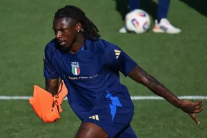 Emergenza in casa Italia: Kean assente contro la Norvegia, squadre in allerta.