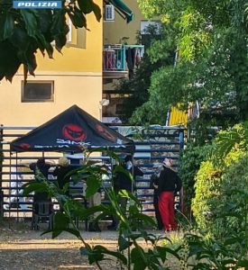 Polizia-libera-uno-stabile-a-Bologna-e1750512850430.jpeg