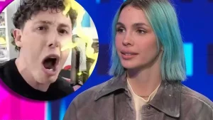 40enne con capelli blu: la nuova tendenza che conquista il mondo della moda