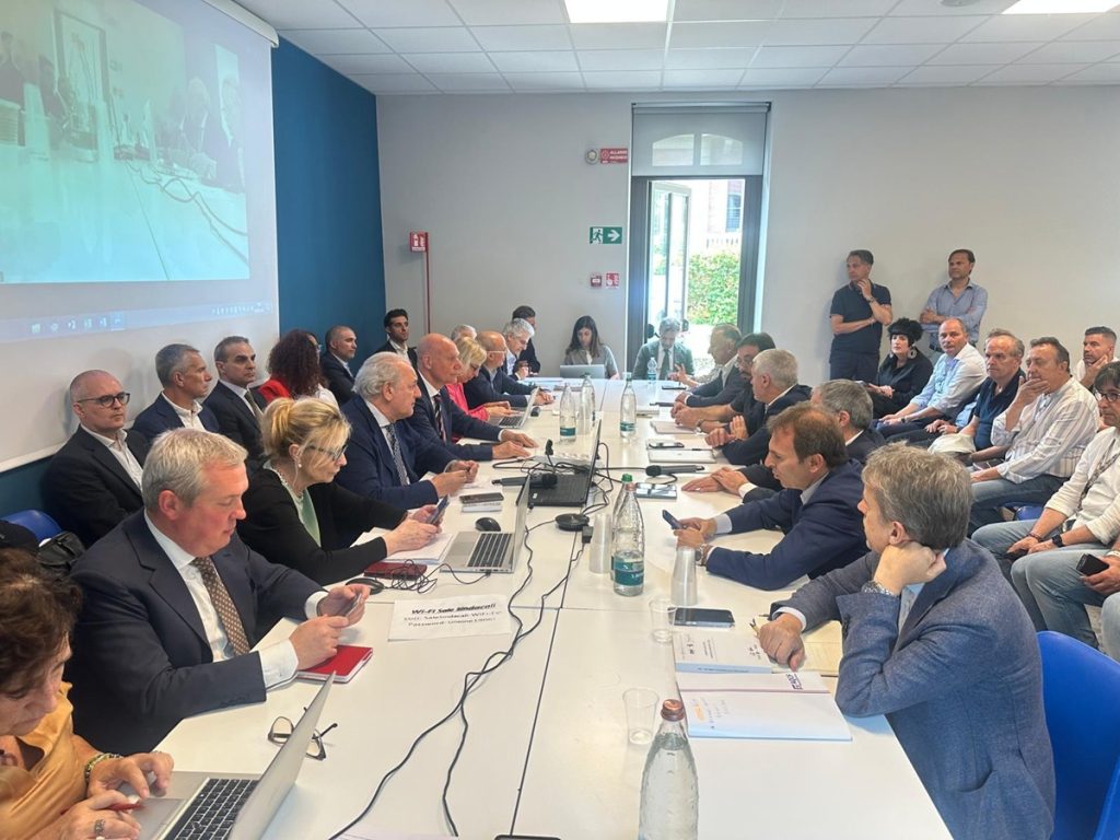 Accordo Stellantis-sindacati sul Ccsl: Collaborazione per soluzioni comuni nel settore automobilistico.