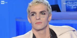 Chi è Achille Lauro? La sua storia e la carriera musicale Nato a Verona e cresciuto a Roma, Achille...