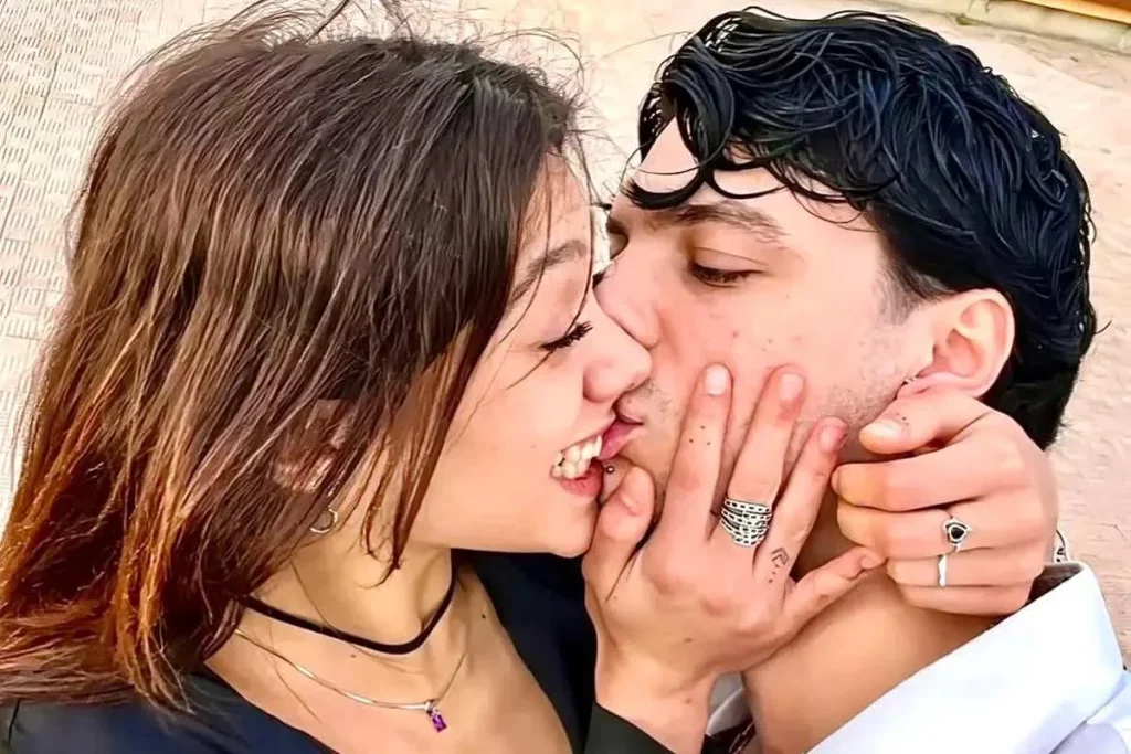 chiara-bacci-trigno-amici-bacio-SCREEN-social-2025-.jpg.webp.webp
