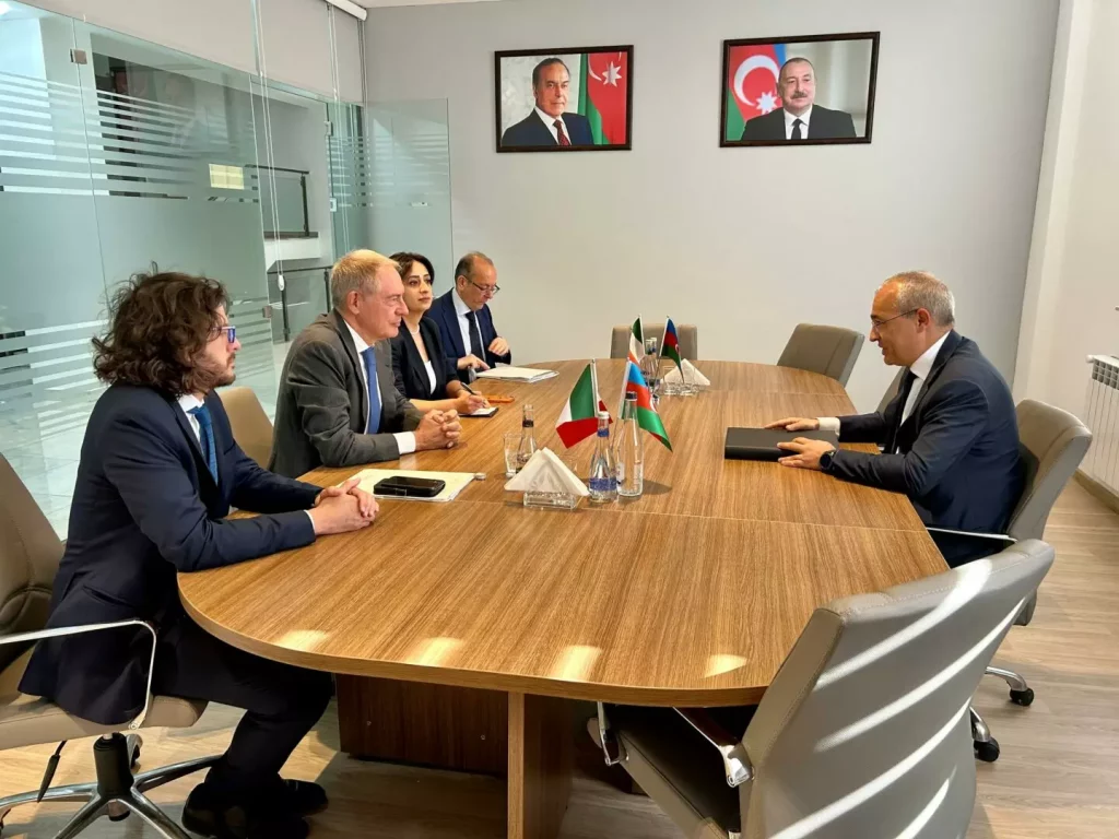 Urso incontra il presidente Aliyev e il ministro Jabbarov: rafforzamento dei legami Italia-Azerbaigian.