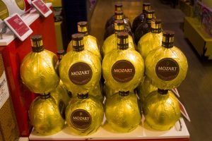 liquori-al-cioccolato-Mozart-Depositphotos_282207032_L-e1749819775560-1920x1280.jpg