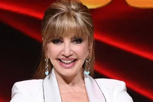 milly-carlucci-ballando-con-le-stelle-sorride-SCREEN-raiplay-.jpg.webp.webp
