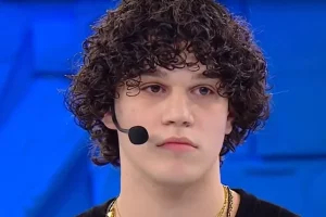 nicolo-filippucci-amici-24-serio-SCREEN-mediaset-2025-.jpg.webp.webp