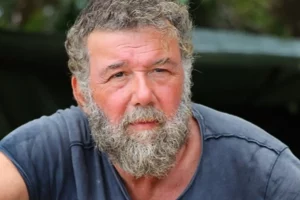paolo-vallesi-isola-dei-famosi-2025-serio-SCREEN-mediaset-infinity-.jpg.webp.webp