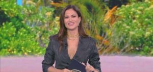 veronica-gentili-isola-dei-famosi-2025-conduttrice-sorride-SCREEN-mediaset-.jpg