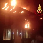 Incendio al Viola Park: quattro intossicati a Bagno a Ripoli, intervento dei vigili del fuoco.