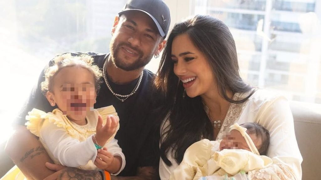 Neymar: Un Viaggio da Papà nella sua Vita Privata Neymar, uno dei calciatori più celebri al mondo...