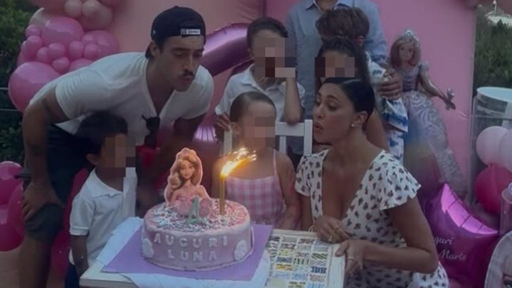 Belen Rodriguez e Antonino Spinalbese festeggiano Luna Marì in una magica Sardegna.