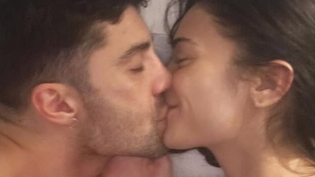 Elodie e Andrea Iannone superano la crisi: gli indizi social confermano l’amore ritrovato.