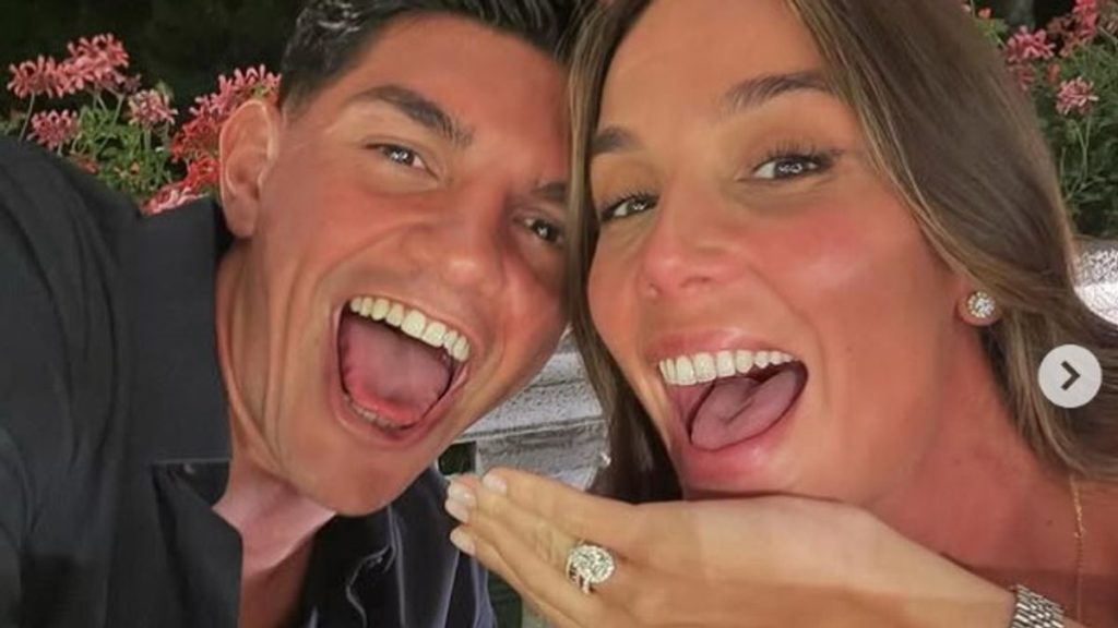 Paola Di Benedetto si sposa: La bellissima proposta di Raoul Bellanova Un Sì che emoziona L'amore ha...