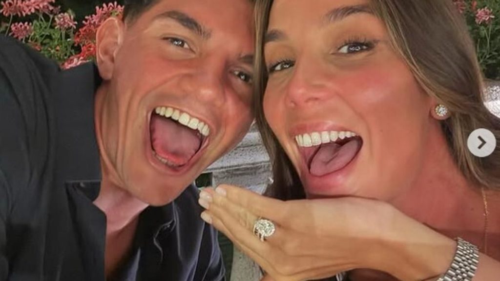 Le Nozze Tra Paola Di Benedetto e Raoul Bellanova: Una Storia D'Amore Che Fa Sognare I social media...