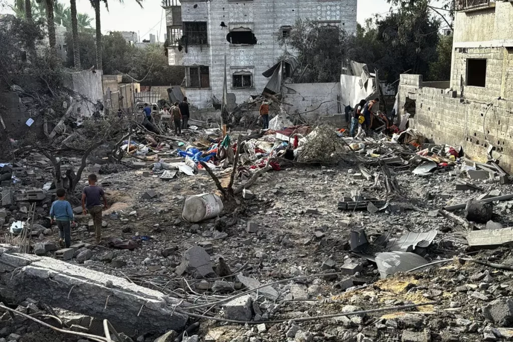 Tragedie a Gaza: Attacchi dell'Artiglieria Israeliana Rivendicano Vite Innocenti ROMA (ITALPRESS)...