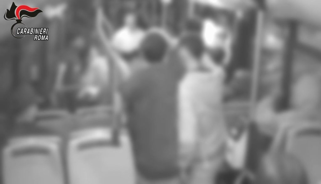 Aggressione e Furto su un Autobus a Roma: Quattro Arresti Quattro Giovani Sottoposti a Misure...