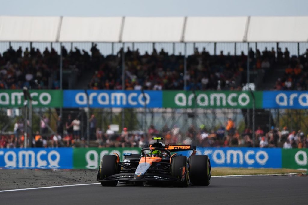 Lando Norris Brilla a Silverstone: La McLaren Pronta per il Gran Premio di Gran Bretagna Prestazioni...