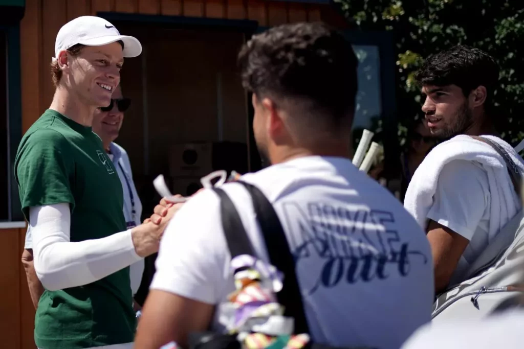 Jannik Sinner e Carlos Alcaraz: La Finale di Wimbledon 2025 Il Grande Spettacolo al All England Club...