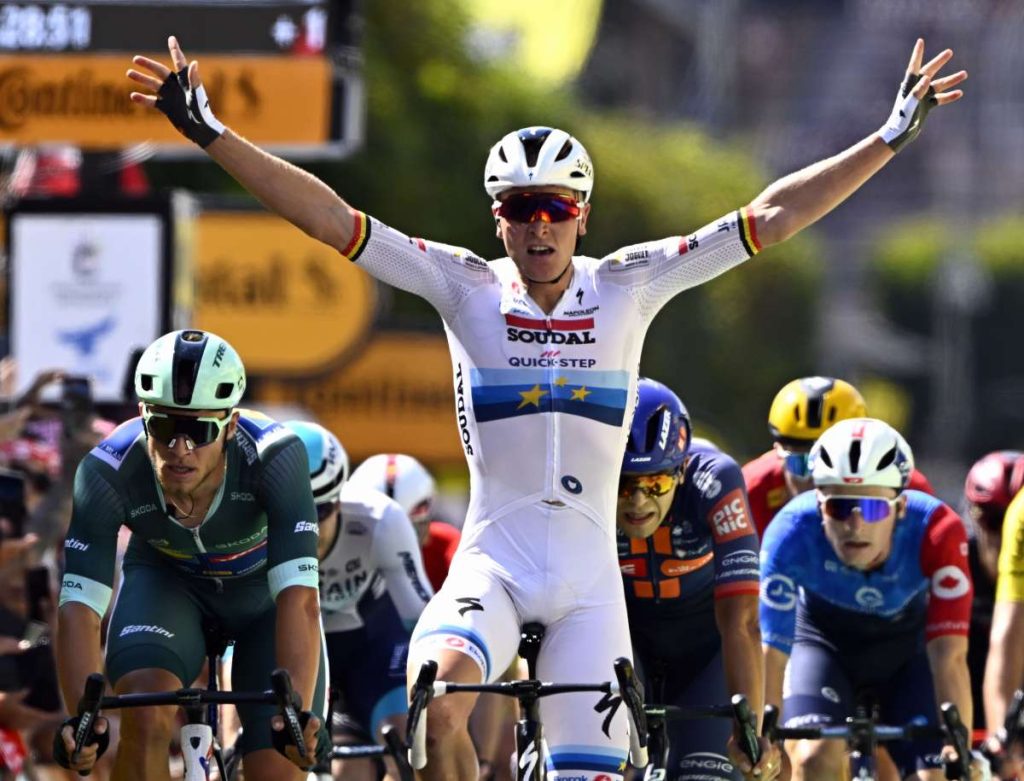 Merlier Trionfa nella Nona Tappa del Tour de France 2025 CHATEAUROUX (FRANCIA) – In un'emozionante...