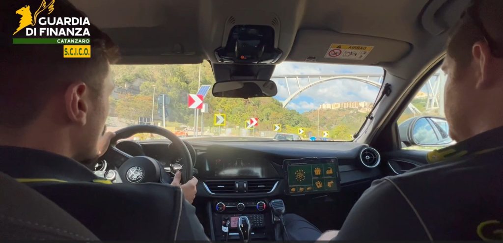 Smantellata rete di traffico di droga in Calabria: nove arresti dal Sudamerica.