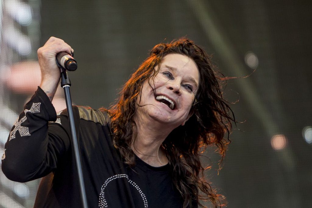 Addio a Ozzy Osbourne, leggenda dei Black Sabbath e icona del rock.