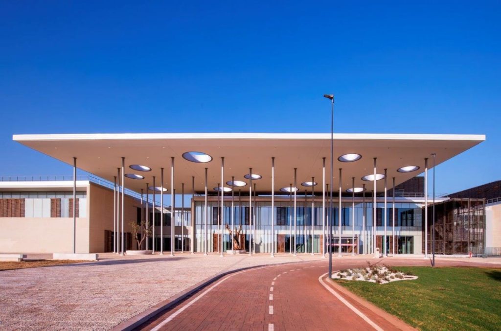 Nuovo Ospedale di Monopoli-Fasano: Emiliano lo definisce un esempio di sanità pubblica.