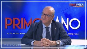 Il ministro dell'Istruzione e del Merito, Giuseppe Valditara, annuncia nuove misure per le scuole...