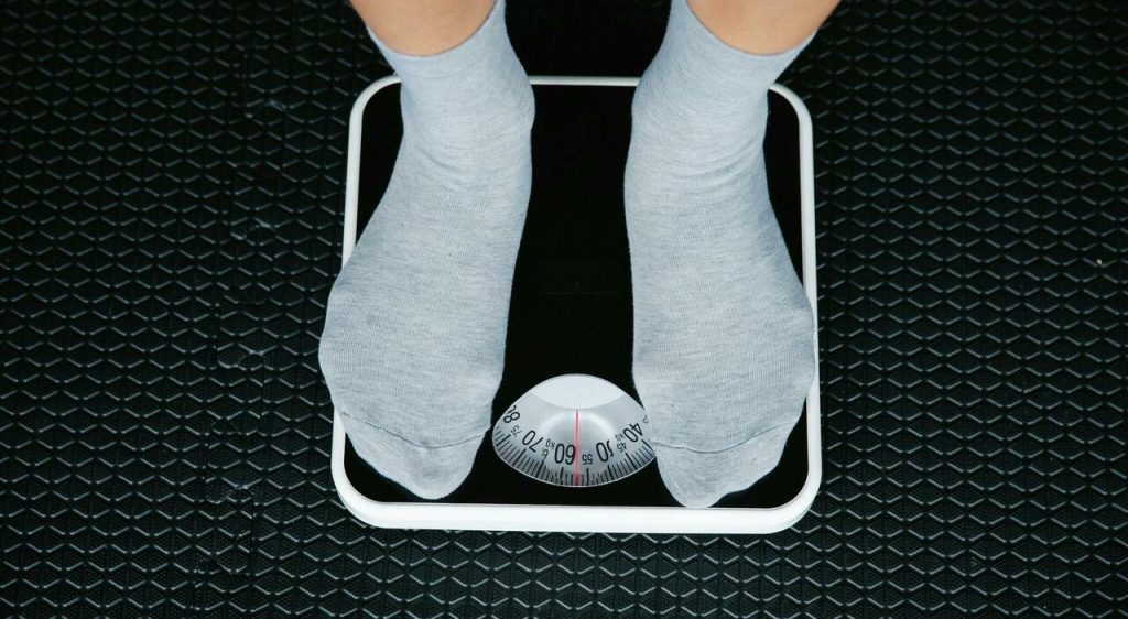 Peso ideale: come la dieta, l’alcol e l’allenamento influenzano il tuo risultato