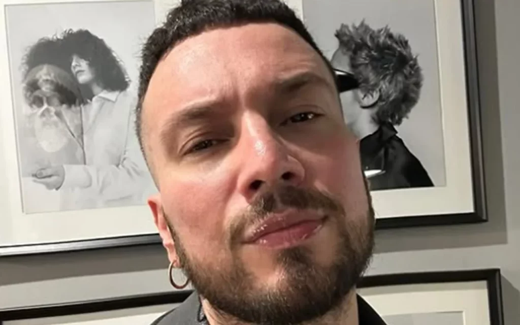 Antonino Spadaccino: Una Voce contro l'Omofobia La Carriera di Antonino Spadaccino Antonino...