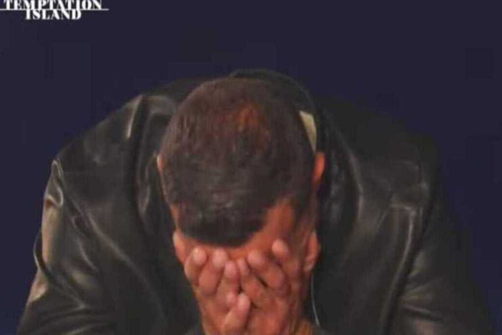 Antonio in crisi a Temptation Island: flirt con Marta, ma il cuore piange per Valentina.