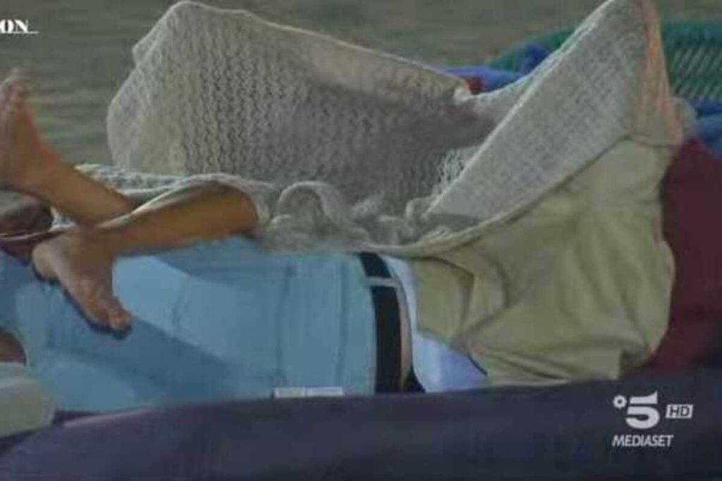 Valerio bacia Ary a Temptation Island 2025: “Non penso a Sarah, sono innamorato.”