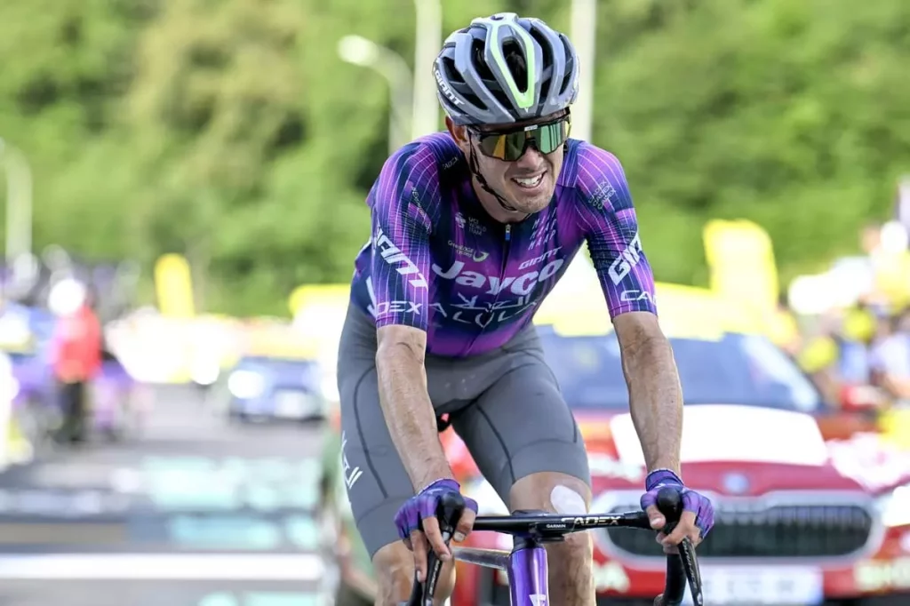 Ben O’Connor Trionfa nella Diciottesima Tappa del Tour de France 2025 COURCHEVEL (FRANCIA)...