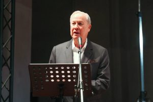 Addio a Bob Wilson: scomparso a 84 anni, genio del teatro e drammaturgia americana.