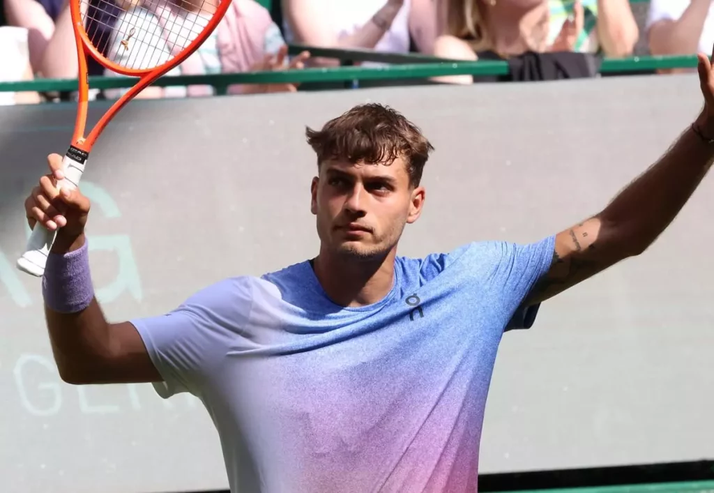 Italia trionfa nella Hopman Cup: Cobolli e Bronzetti superano la Croazia con grande determinazione.