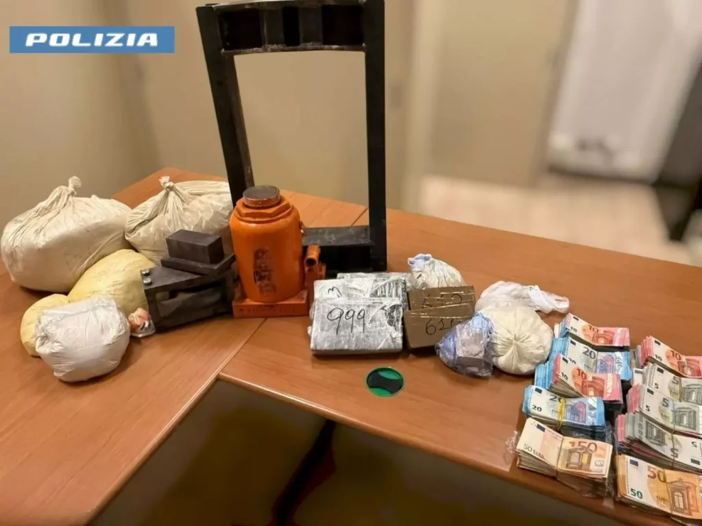 Laboratorio di droga scoperto a Milano: arrestato un uomo di 49 anni.