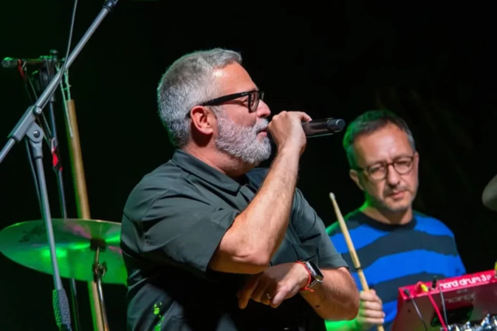 Frankie Hi-NRG MC: Vita Privata e Progetti Musicali Frankie Hi-NRG MC, il cui vero nome è Francesco...