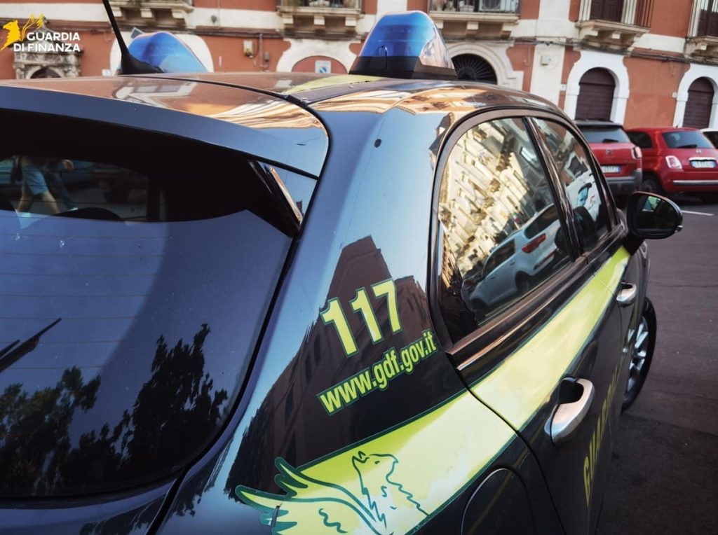 Arresto di un trafficante di droga a Catania: 64 kg di cocaina sequestrati CATANIA (ITALPRESS) – I...