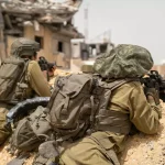 Hamas aperto al disarmo, mentre raid israeliani a Gaza causano 21 vittime.