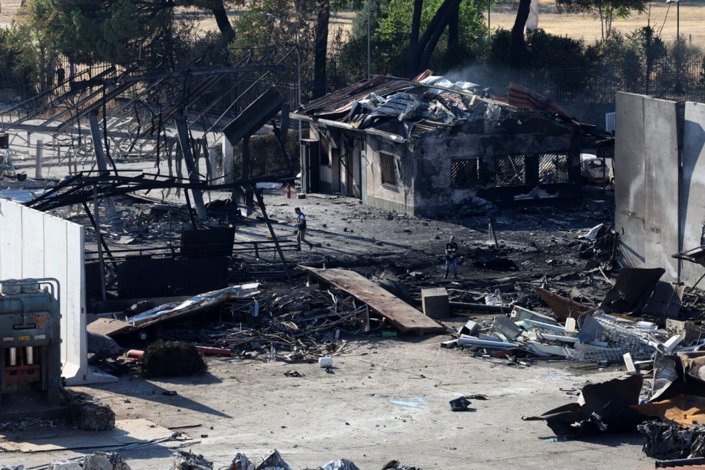 Tragedia a Roma: esplosione in distribuzione di carburanti provoca la prima vittima ROMA (ITALPRESS)...