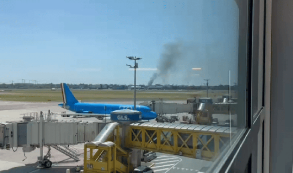 Incendio nel Campo Nomadi di Via Toffetti a Milano: Fiamme e Nubi di Fumo Un pomeriggio drammatico...