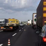 Tragico incidente sull’autostrada Torino-Milano: quattro morti e un ferito in gravi condizioni.
