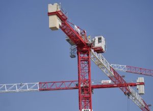 A giugno 2025, l'Istat segnala un aumento mensile degli occupati (+0,1%, +16mila unità) e una...