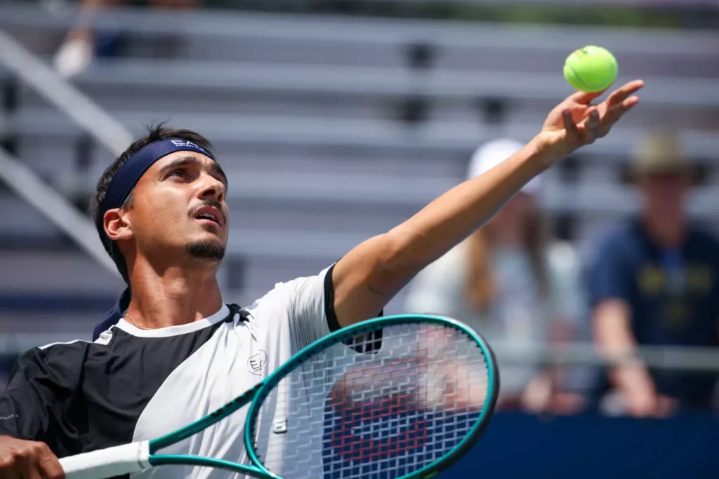 Tennis: Sonego avanza al terzo turno a Toronto, Bronzetti fuori a Montreal.
