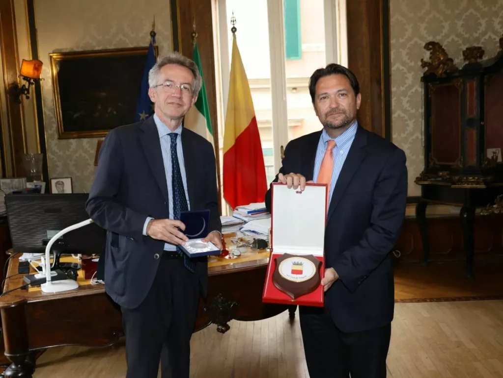 Manfredi incontra il nuovo Console Generale degli Usa Flynn a Napoli. Un incontro istituzionale significativo.