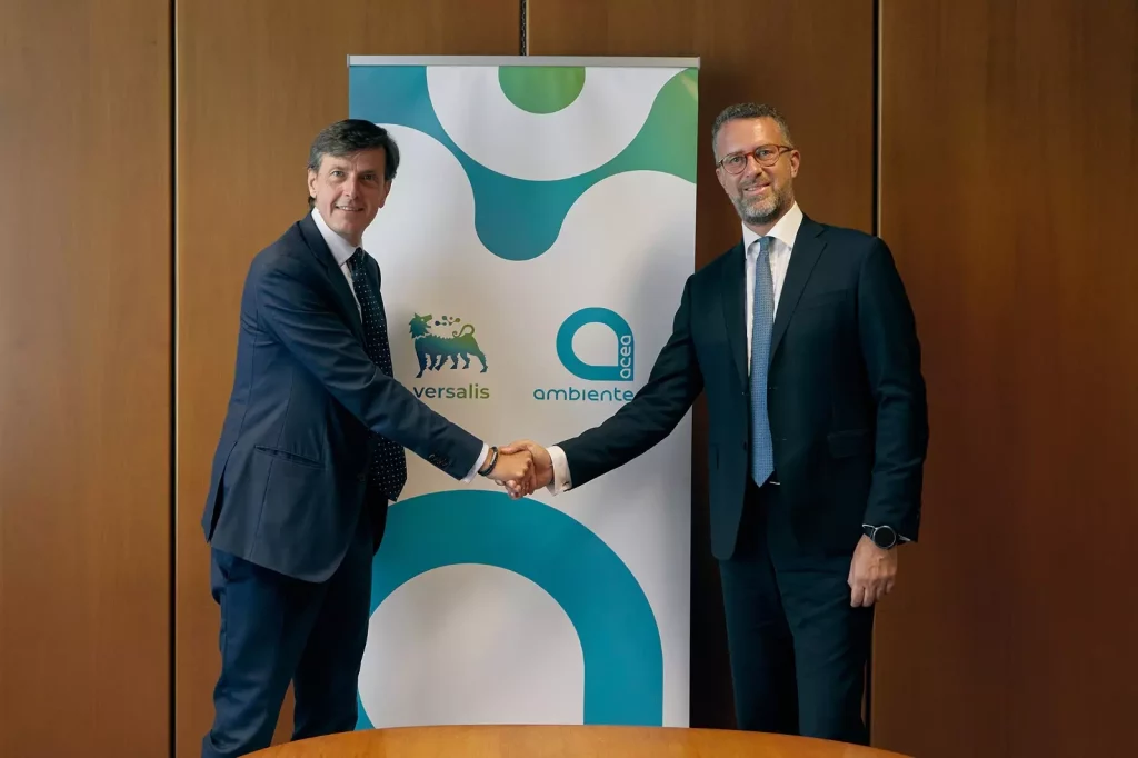 Versalis e Acea stipulano un accordo per incentivare il riciclo della plastica.