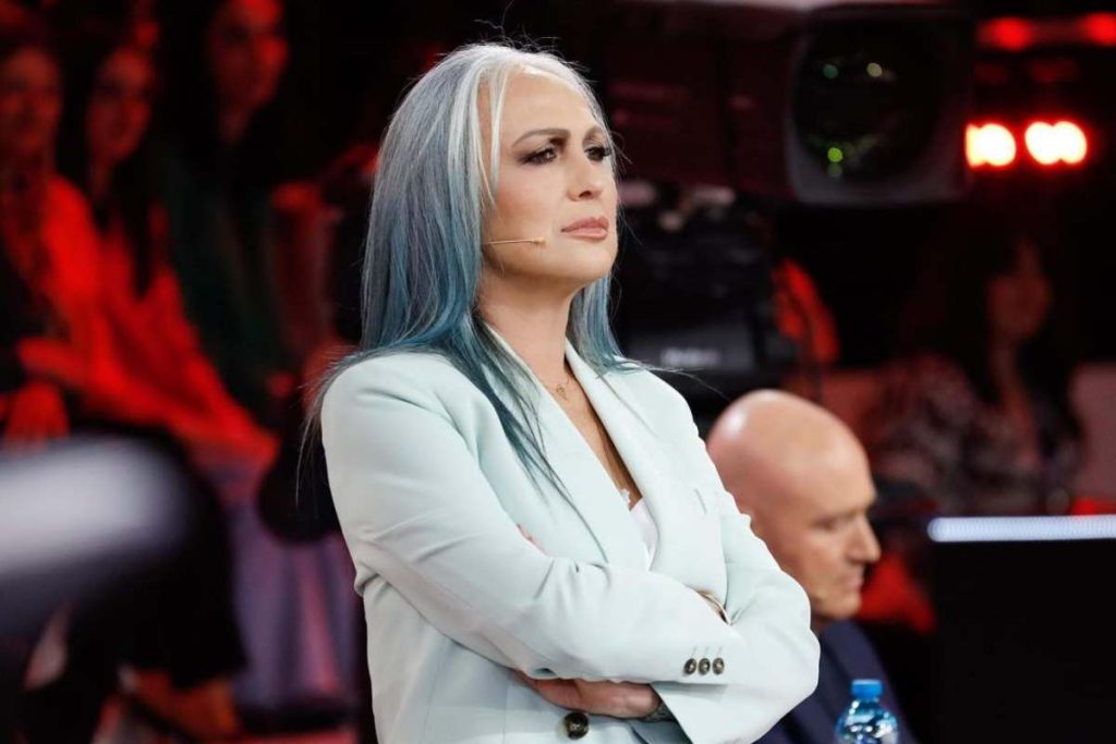 Alessandra Celentano riabbraccia Daniele, Chiara e Alessia: emozionante reunion dopo Amici 24!