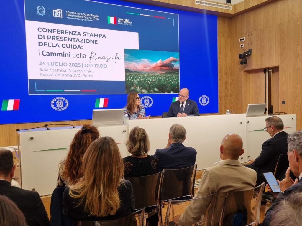 Il testo presenta l'iniziativa "I cammini della Rinascita", una guida dedicata al turismo lento...