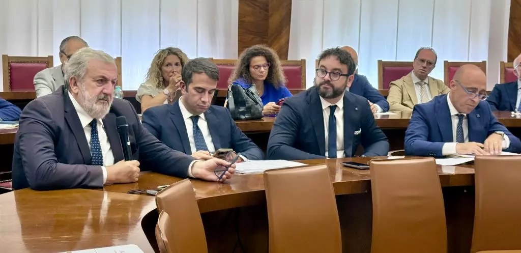 Taranto: Sfide Ambientali e Futuro Industriale La Situazione Attuale a Taranto BARI (ITALPRESS)...