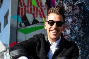 Francesco Gabbani: vita e carriera del cantante che trova pace a Sanremo.